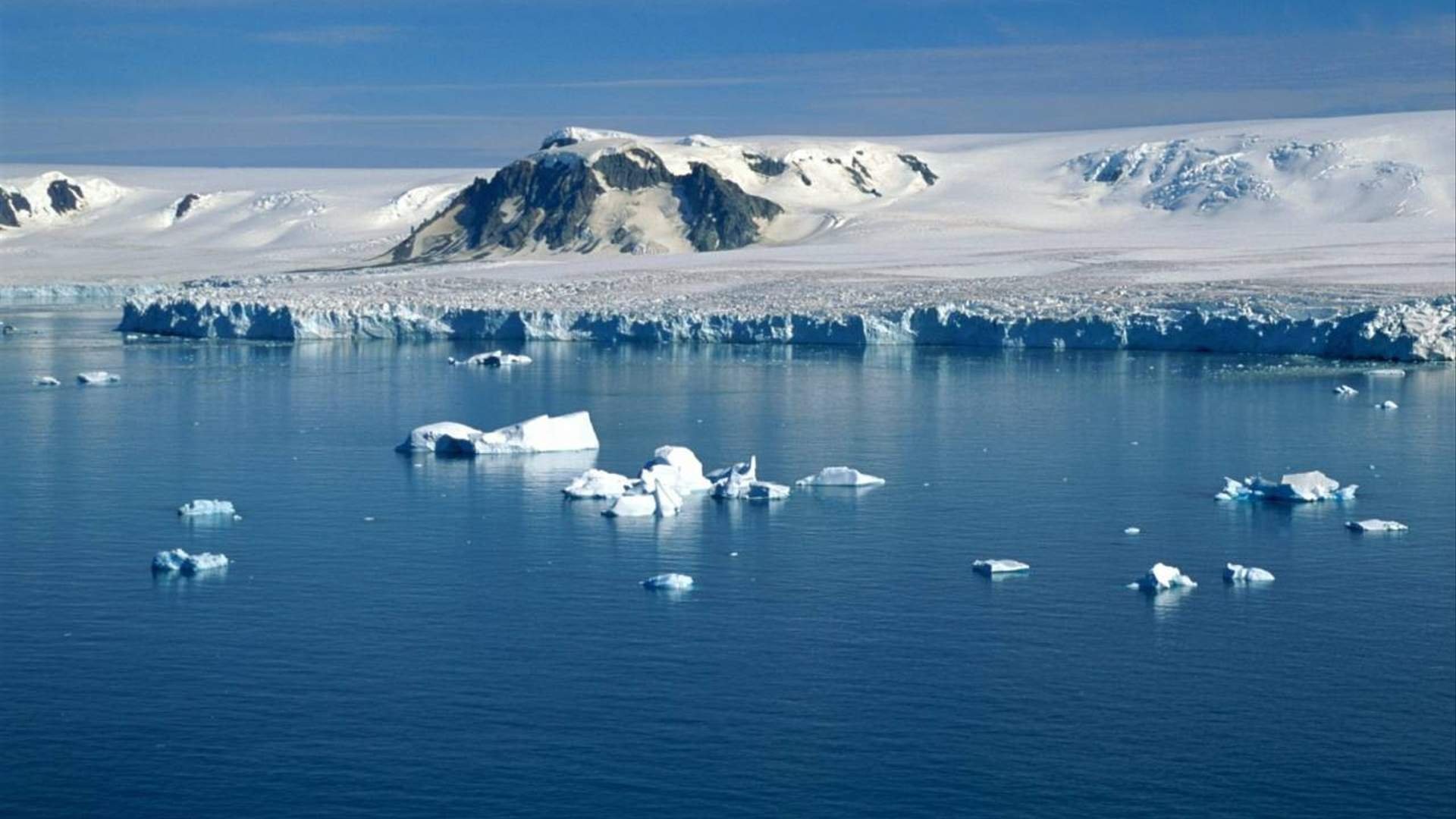 Как меняется природа арктических морей с запада. Антарктида Гренландия Арктика Северный Ледовитый океан. Северный Ледовитый океан Южный полюс. Северный полюс Арктика. Северный Ледовитый океан и Антарктида.