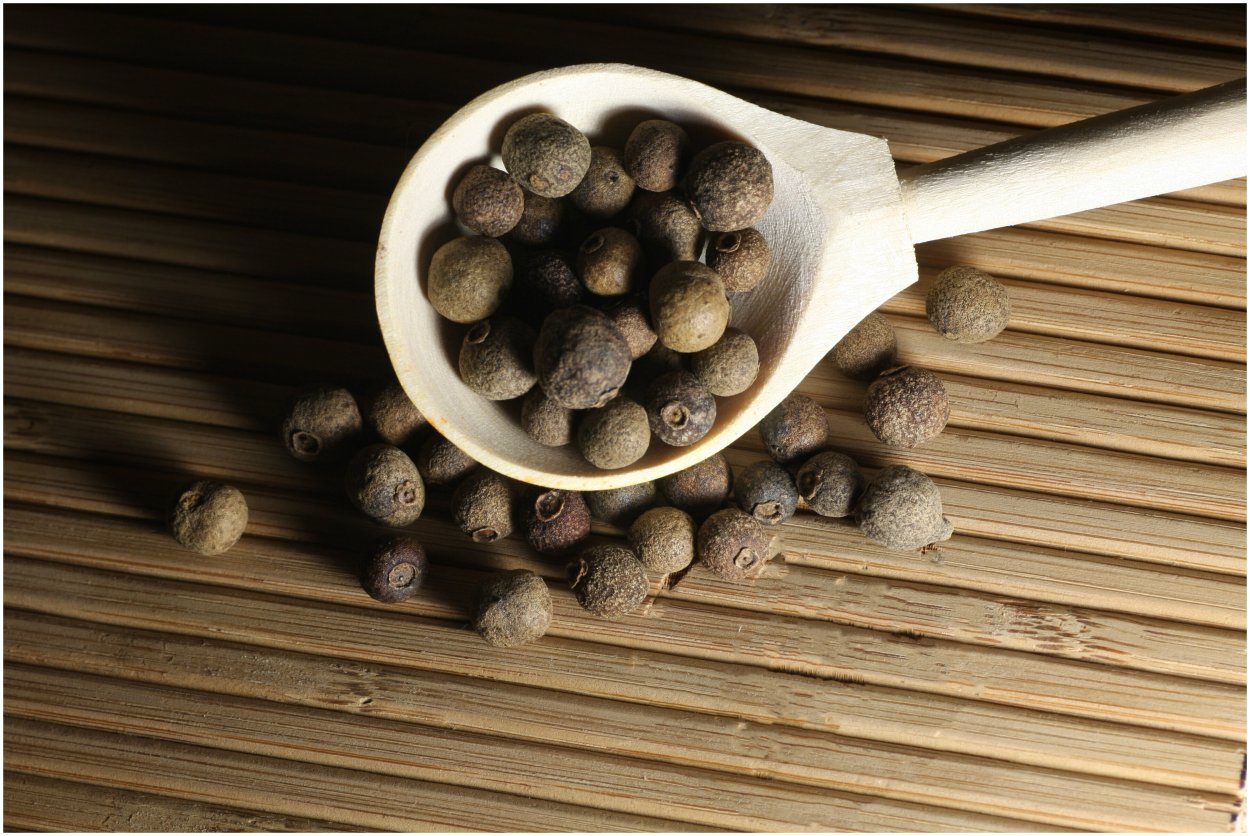 Душистый перец дерево