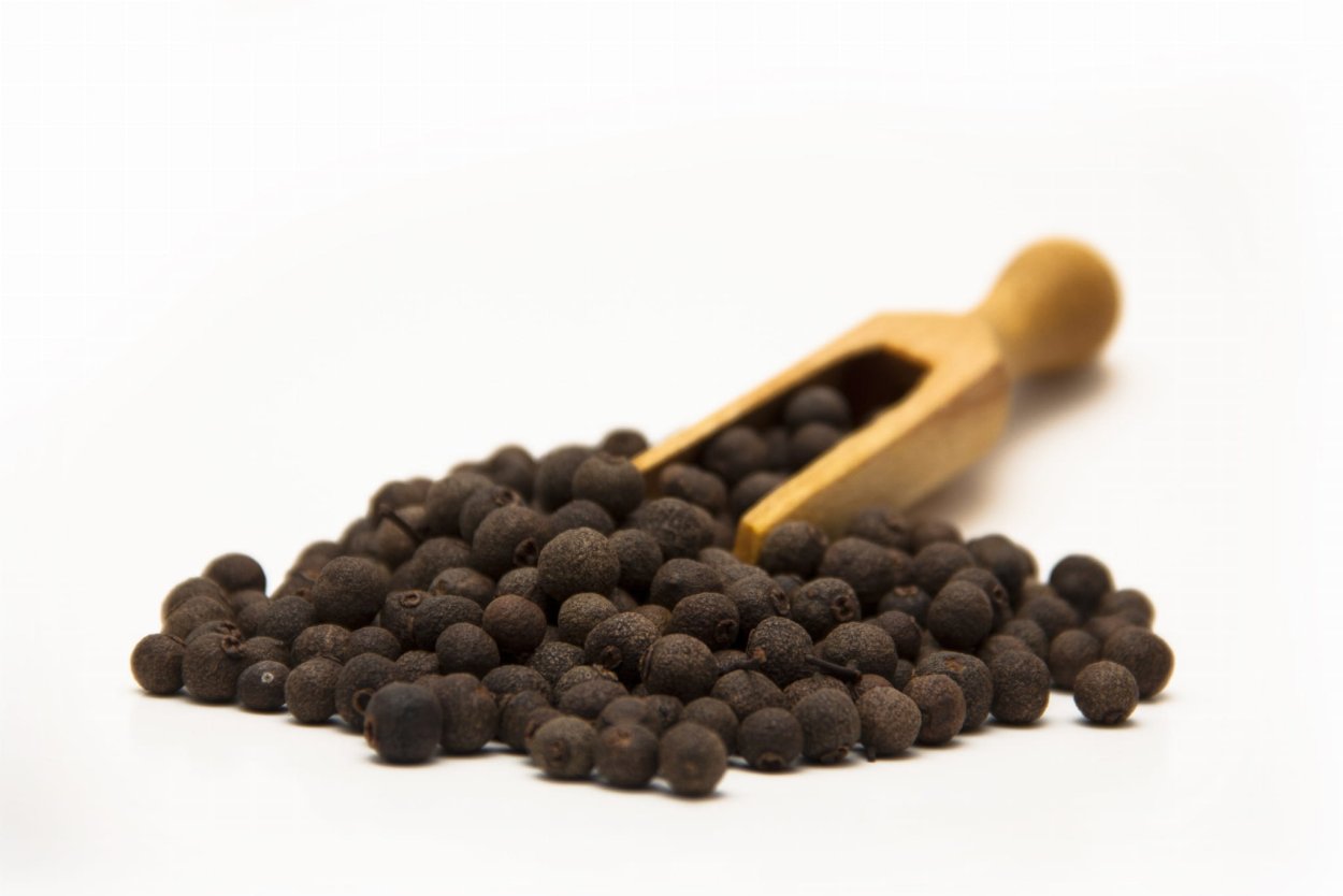 Черный перец стручок