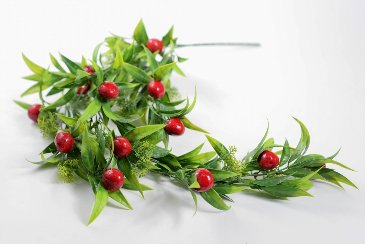 Новогодняя Лиана с ягодками