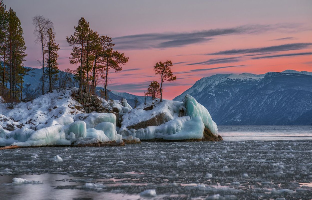 Телецкое озеро Алтай зима