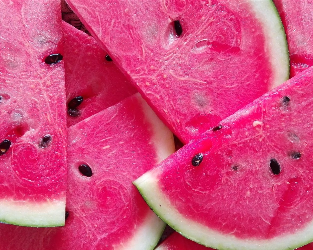 Фрукты розового цвета