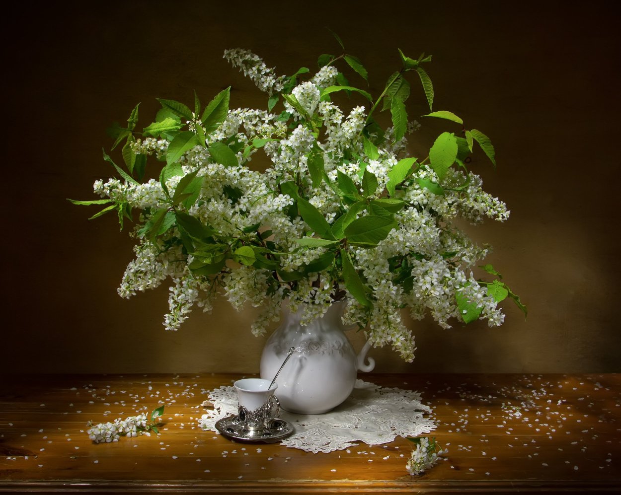 Натюрморт с черемухой