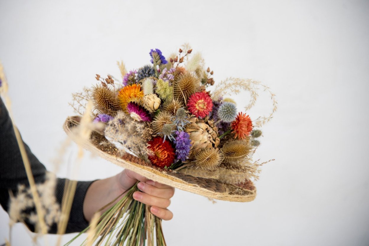 Аппликация из засушенных цветов