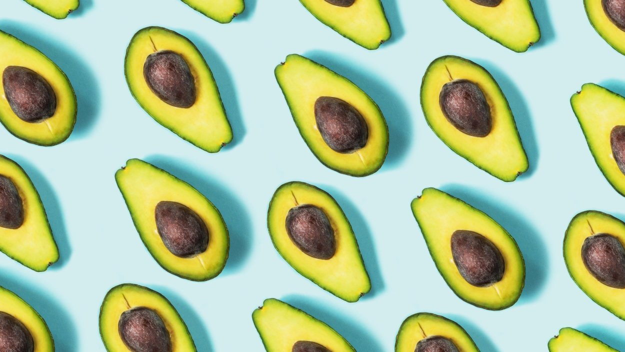 Азимина цветет