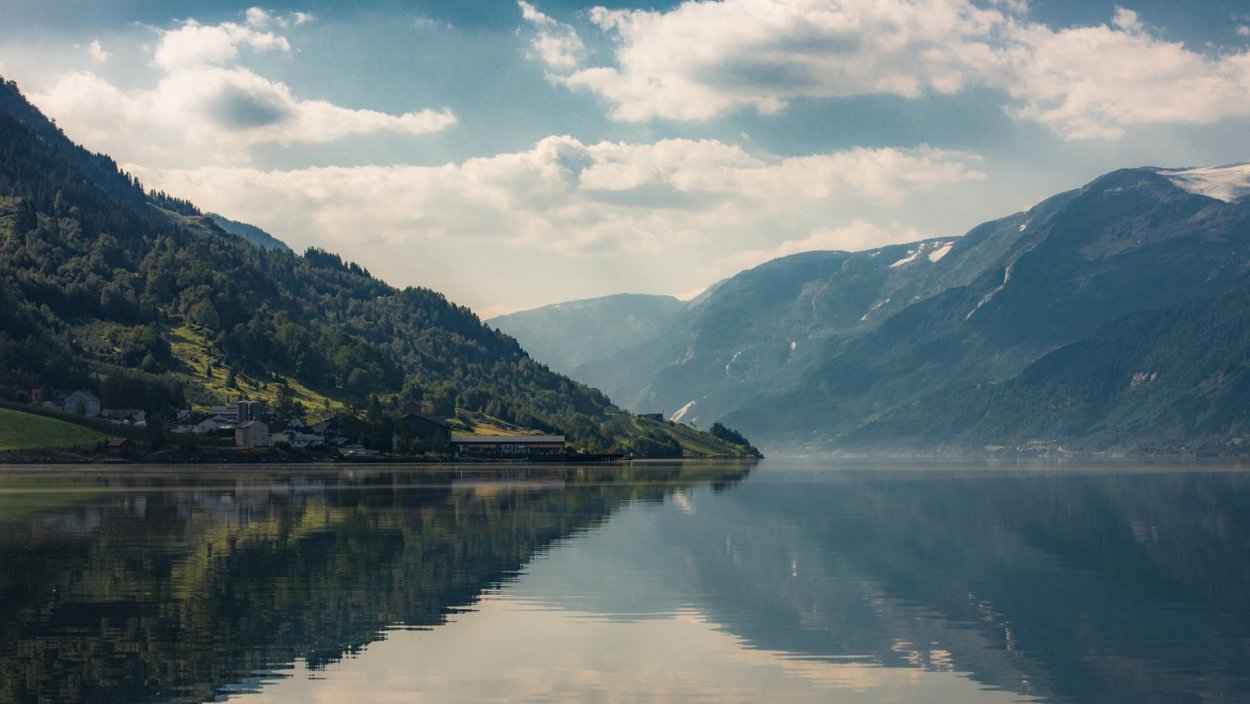 Гладь горного озера