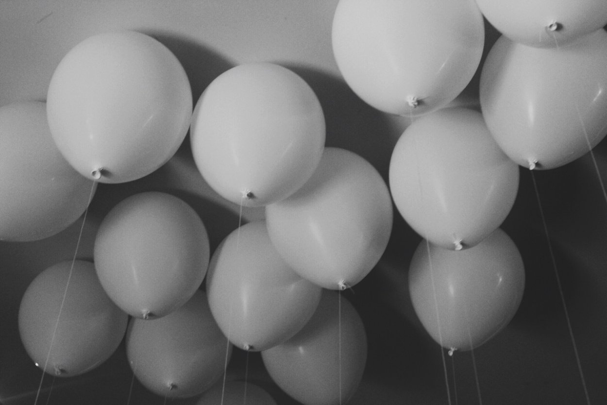 Цветы с белыми шариками