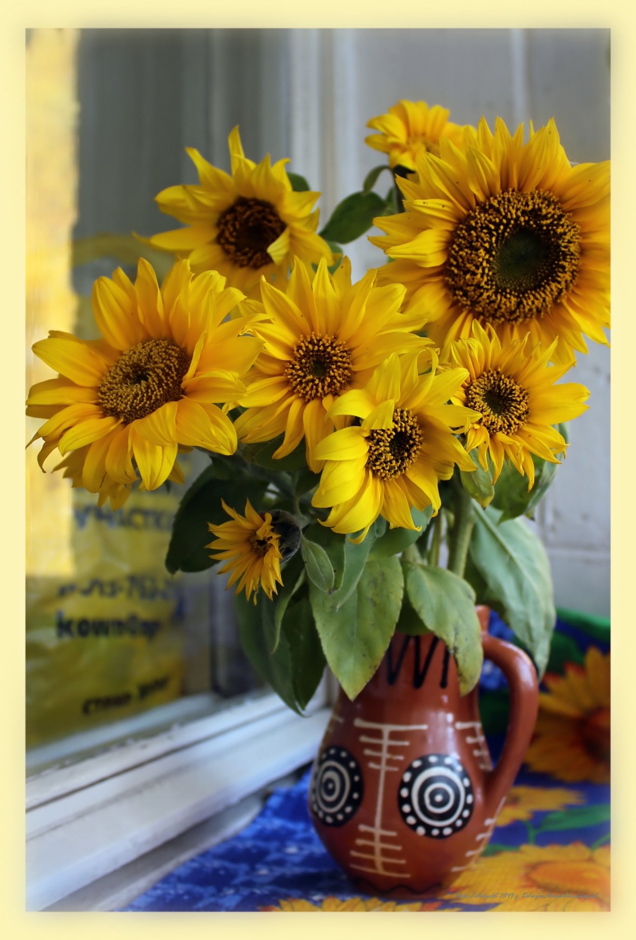 Букет подсолнухов в вазе