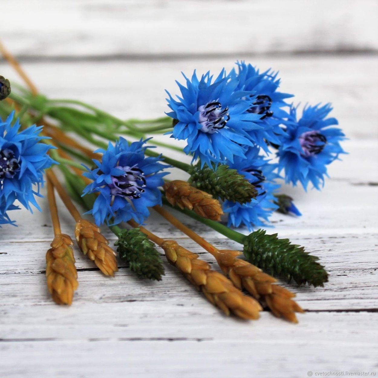 Букет с васильками