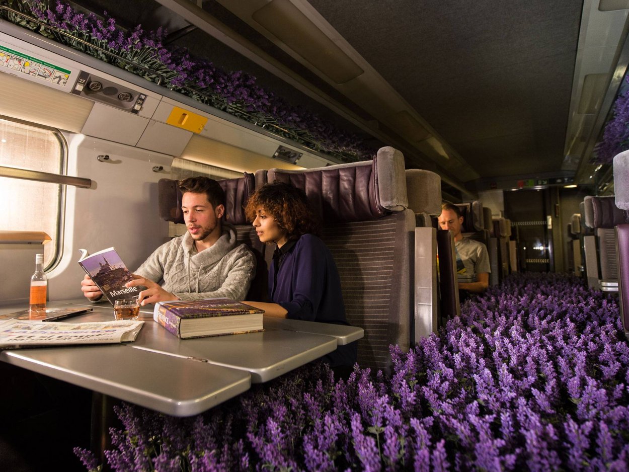 Вагон с цветами