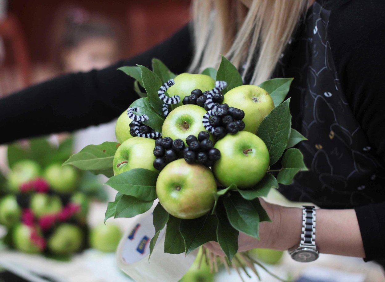 Букет из яблок