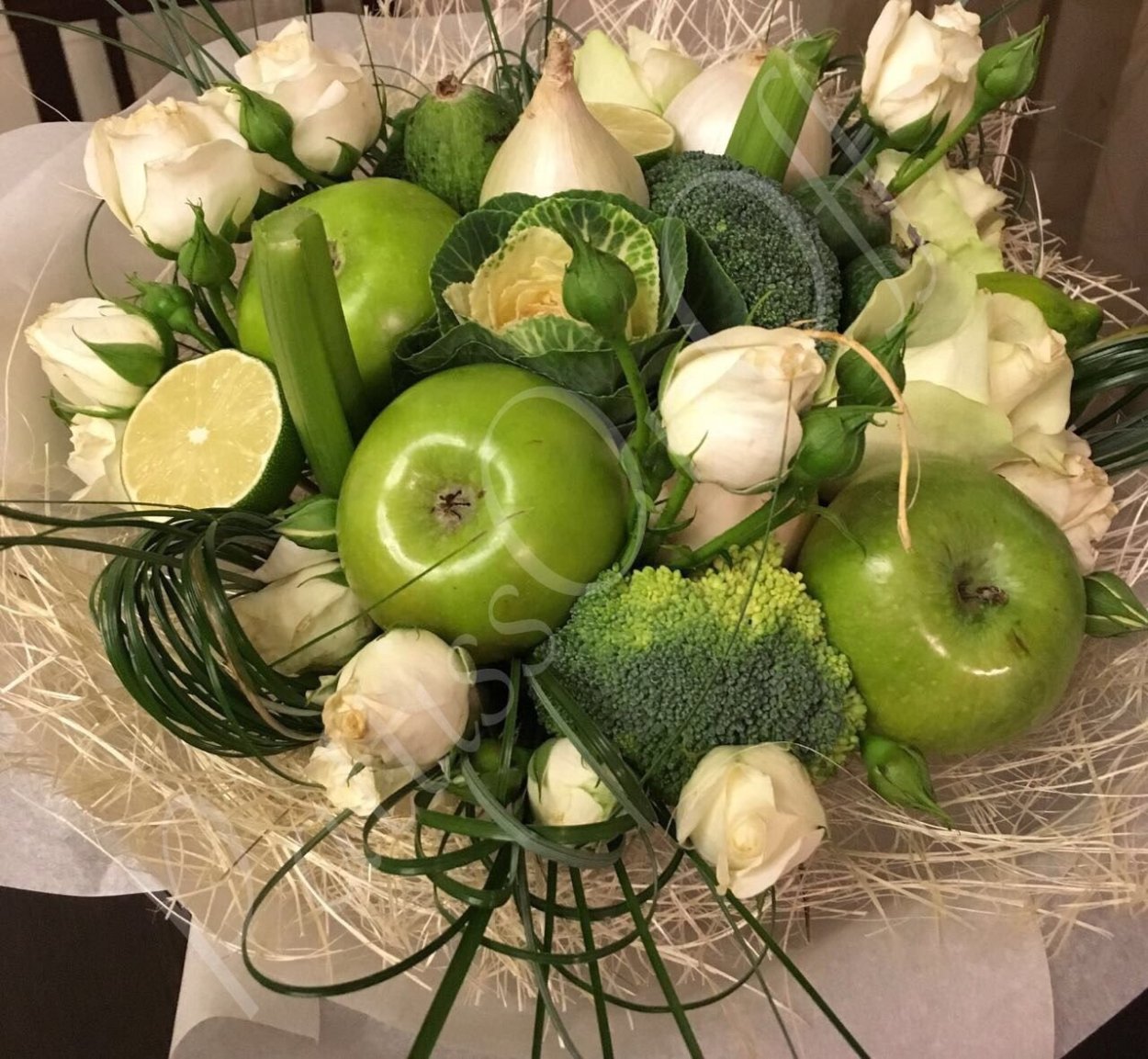 Фруктово-цветочный букет