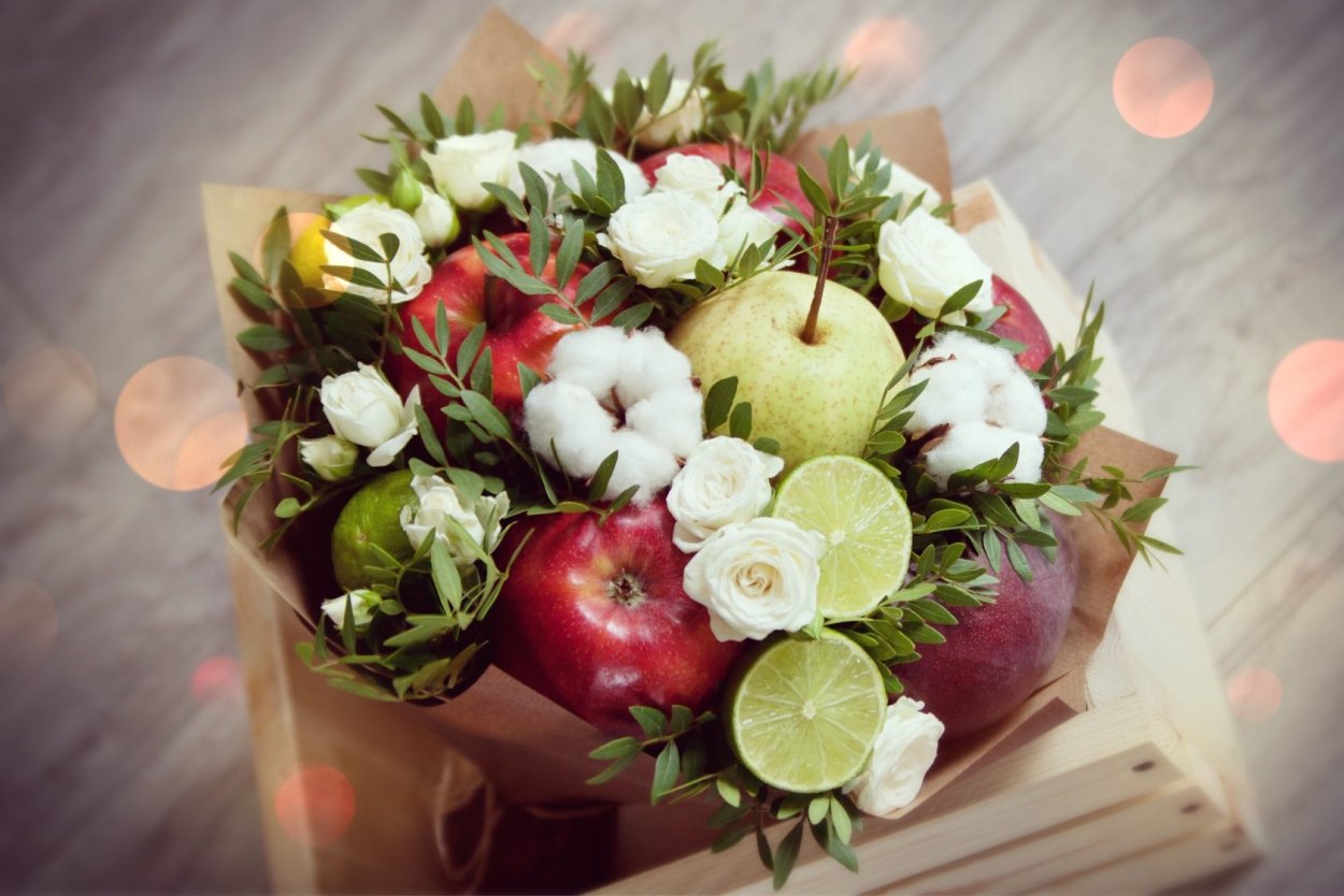 Фруктово-цветочный букет