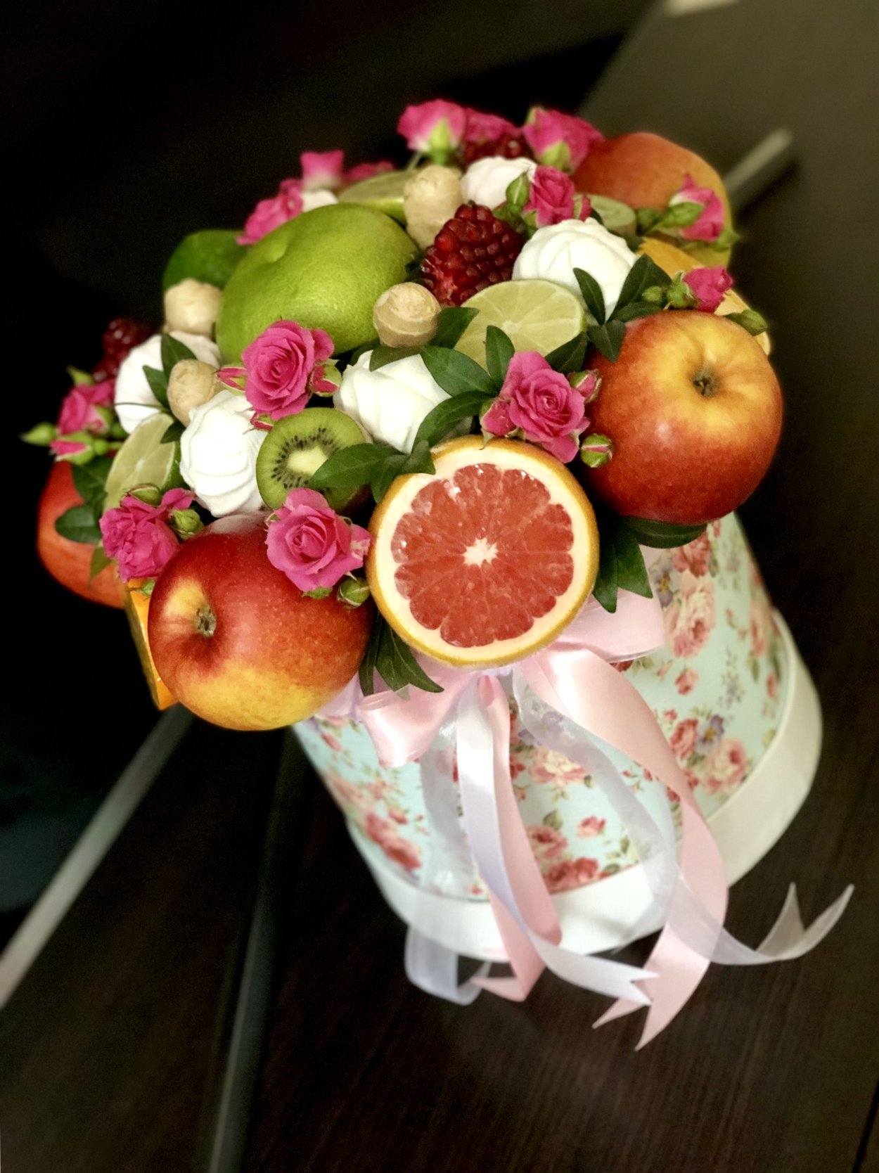 Букет из ягод и фруктов