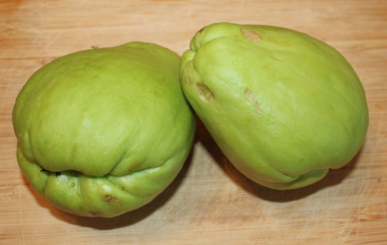 Овощ похожий на грушу зелёный