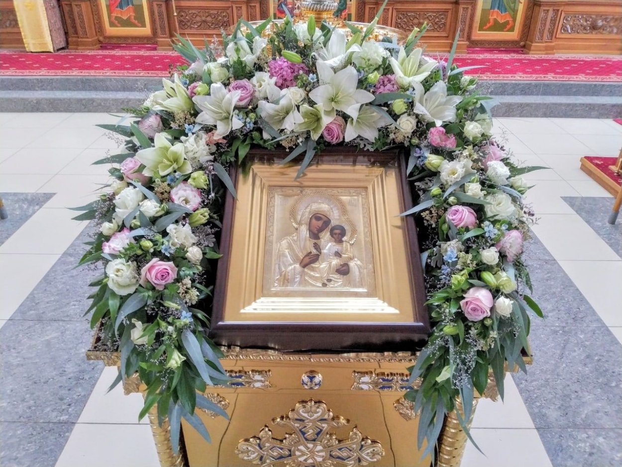 Рождественские композиции веером Храмовая флористика