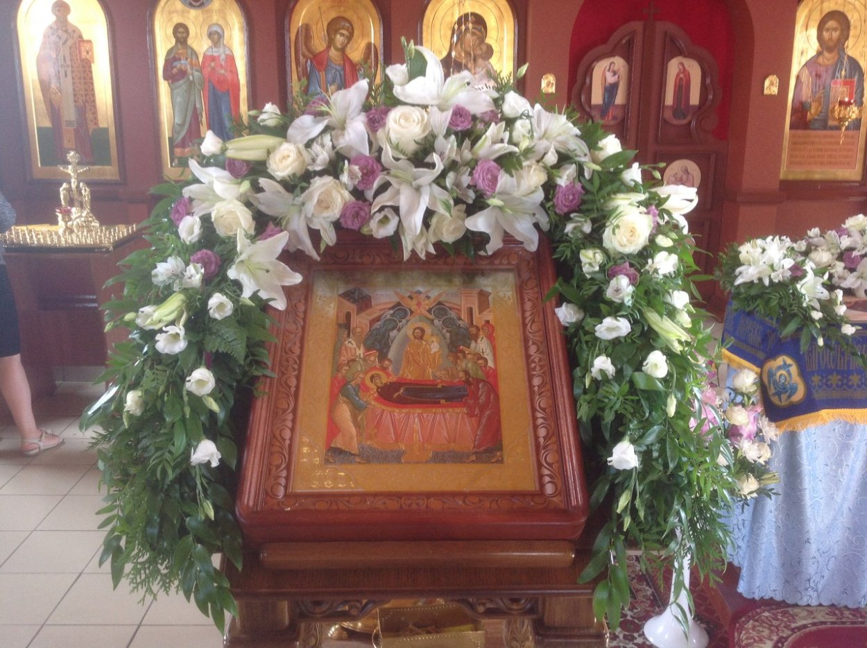 Украшение иконы травкой