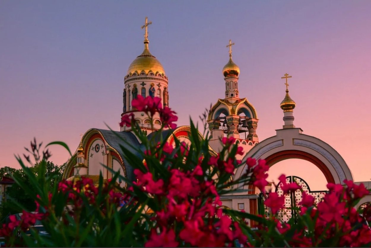 Православный храм весной