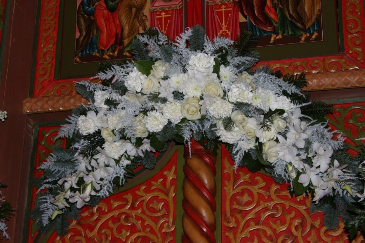 Композиции из голубой ели Храмовая флористика