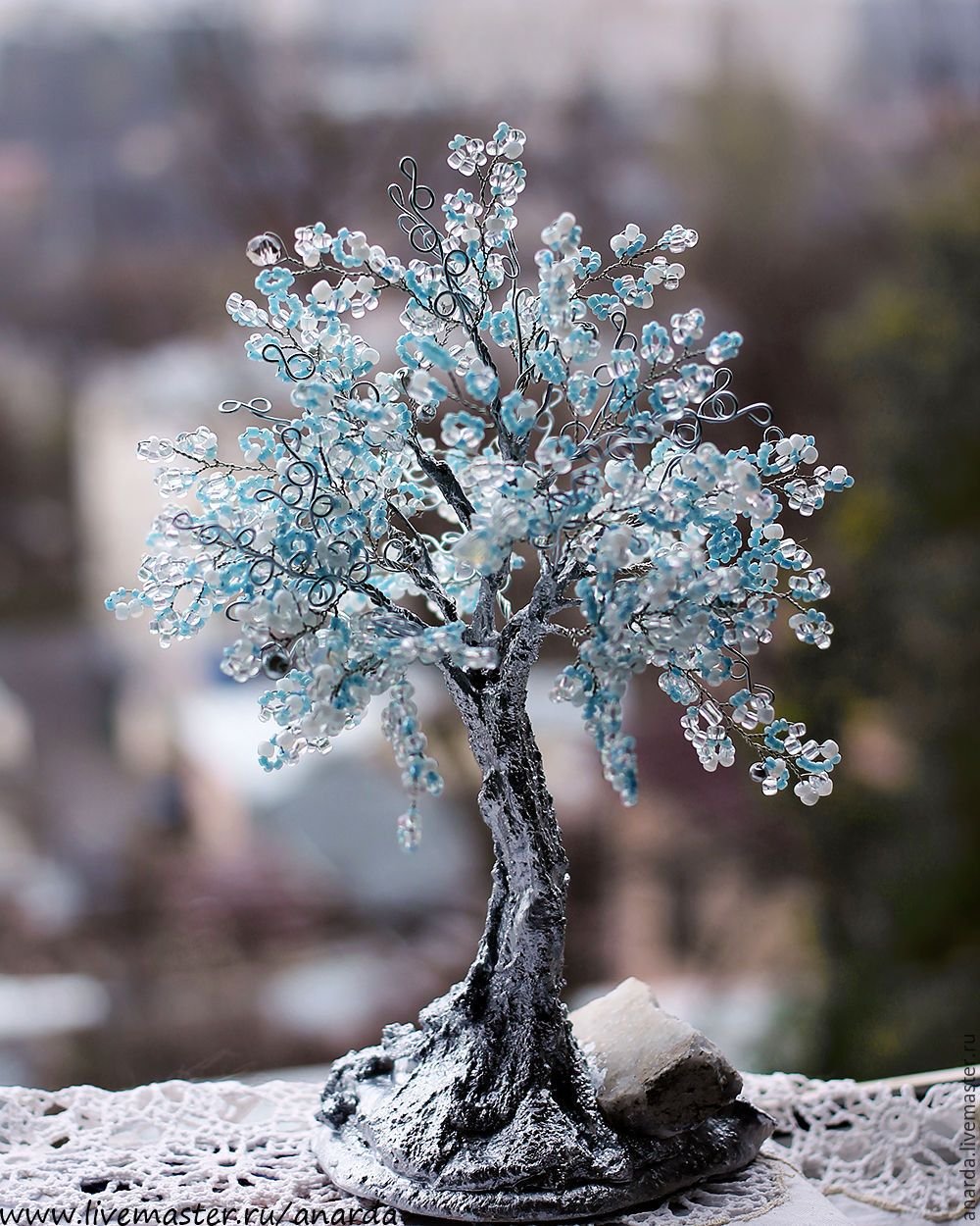 Снежное дерево из бисера и камней дымчатого кварца