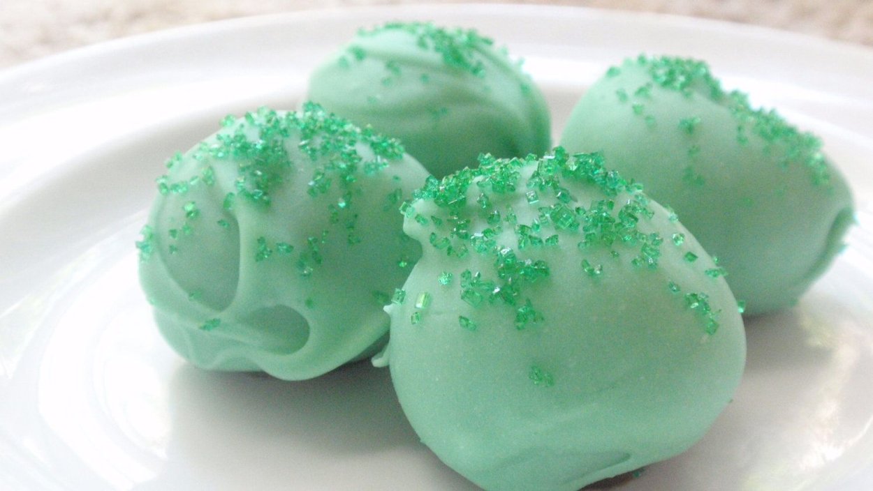 Макаронс цвет Тиффани