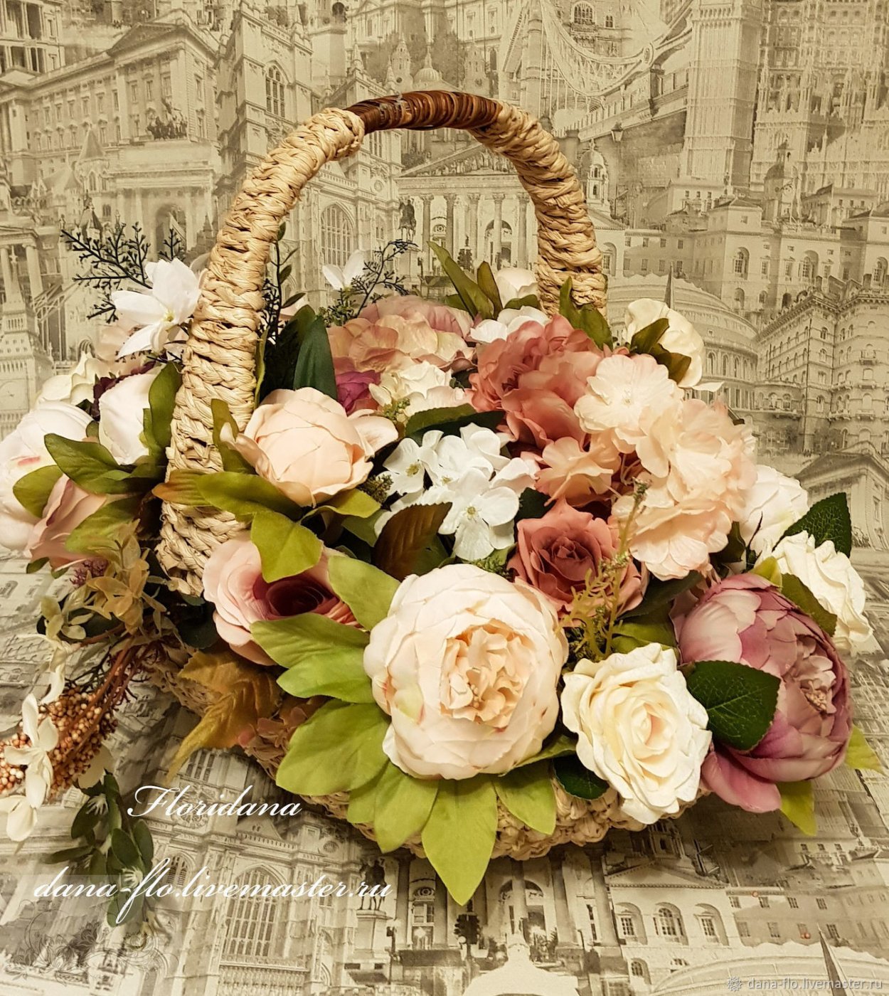 Цветочная композиция в корзинке