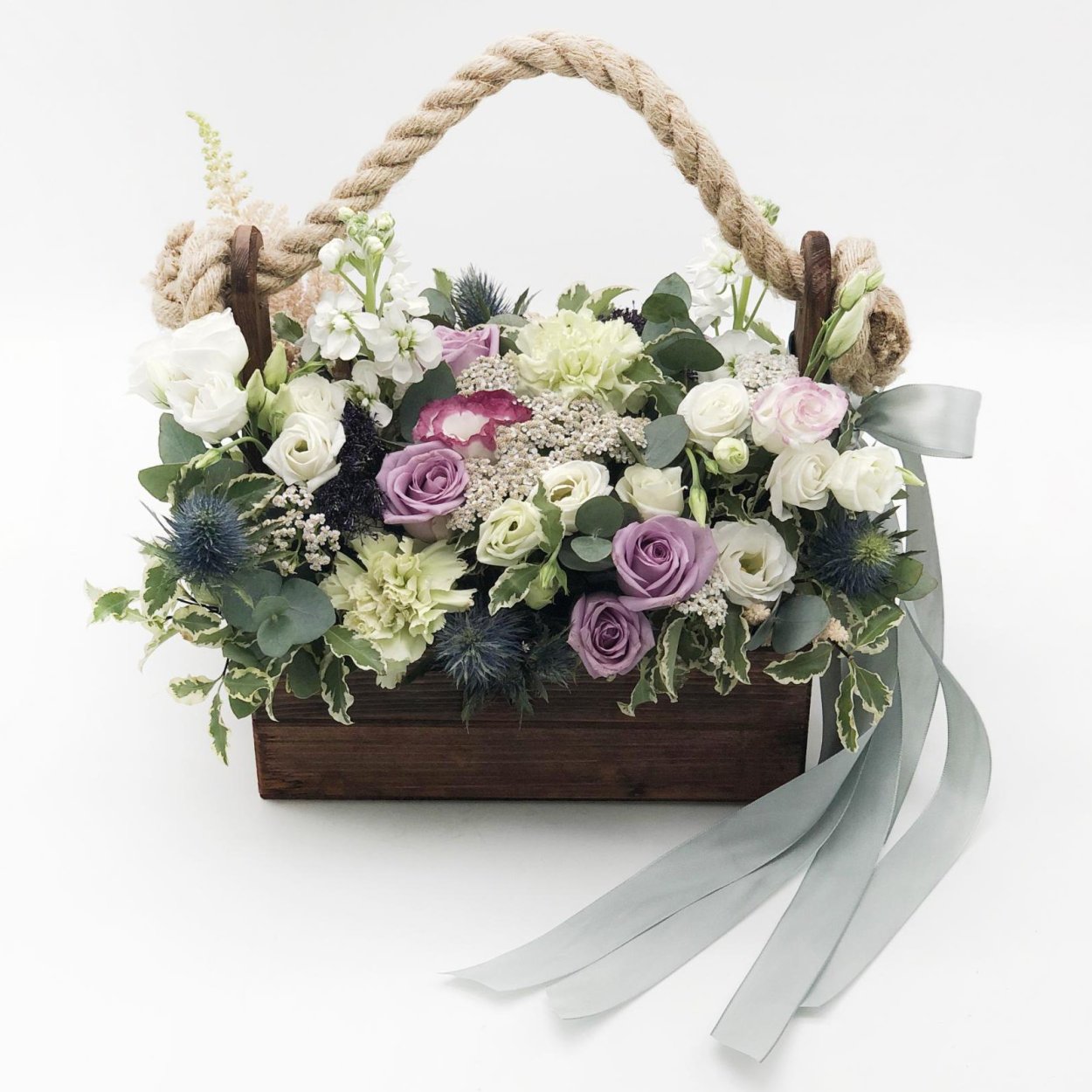 Композиция в деревянном ящике