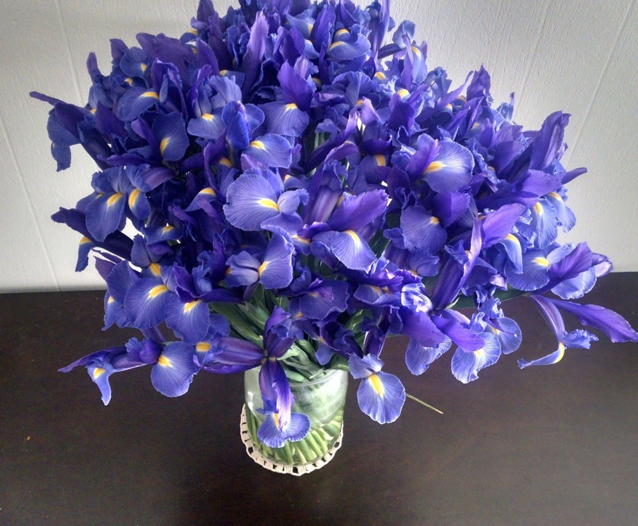 Букет синих ирисов