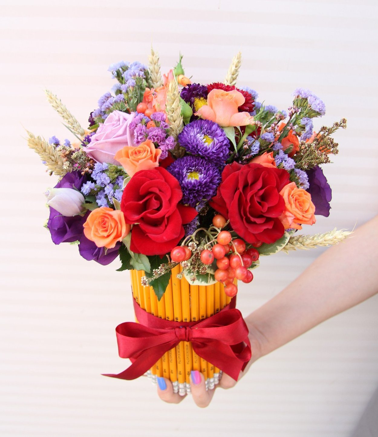 Букет из гербер и статицы