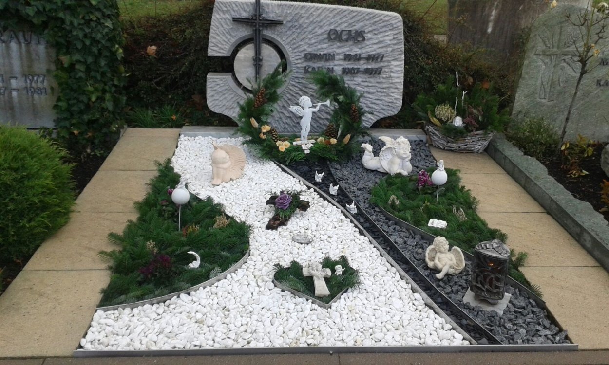 Декор могилы на кладбище