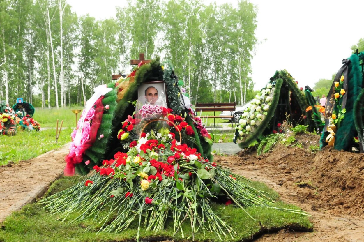 Венок на кладбище