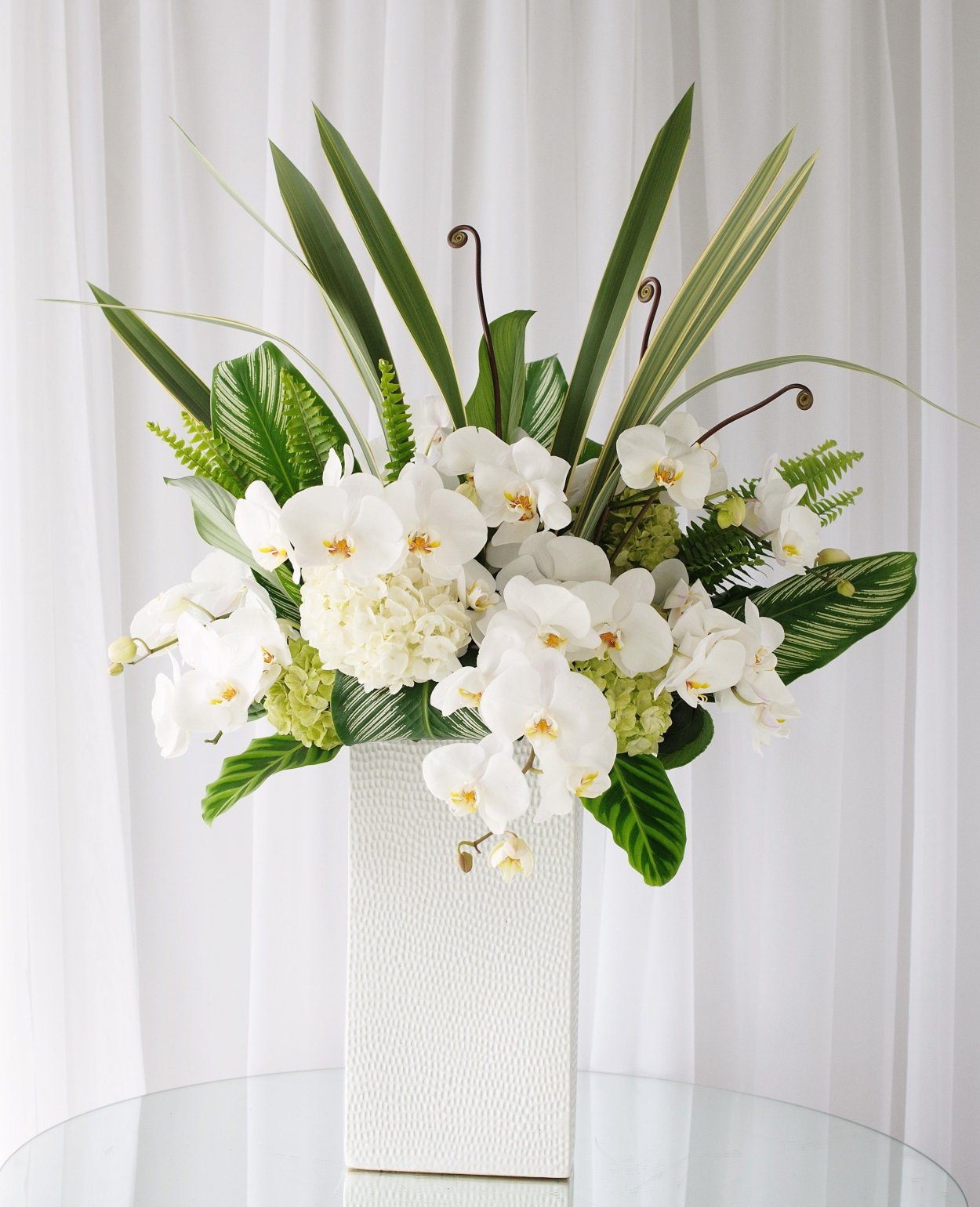 Композиция с орхидеями