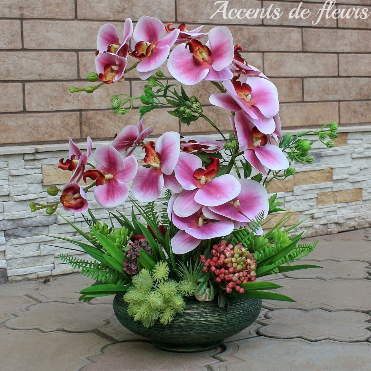 Композиция из орхидей