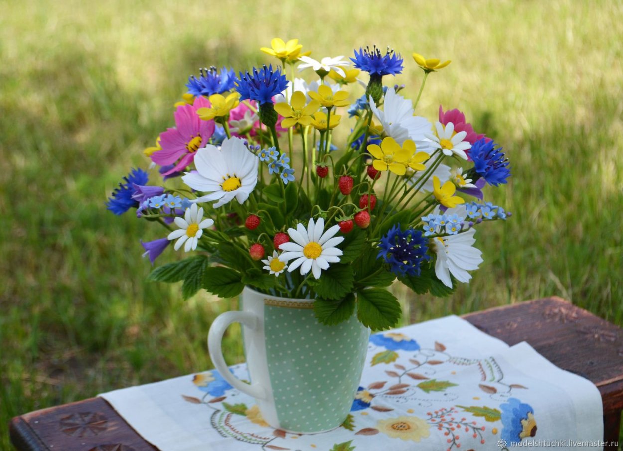 Красивые букеты из полевых цветов