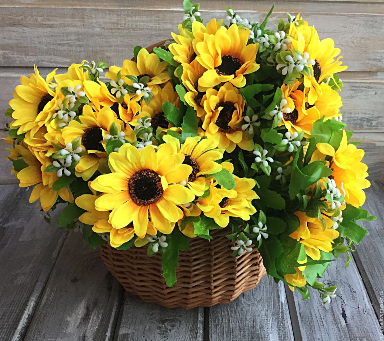 Стильный букет из подсолнухов