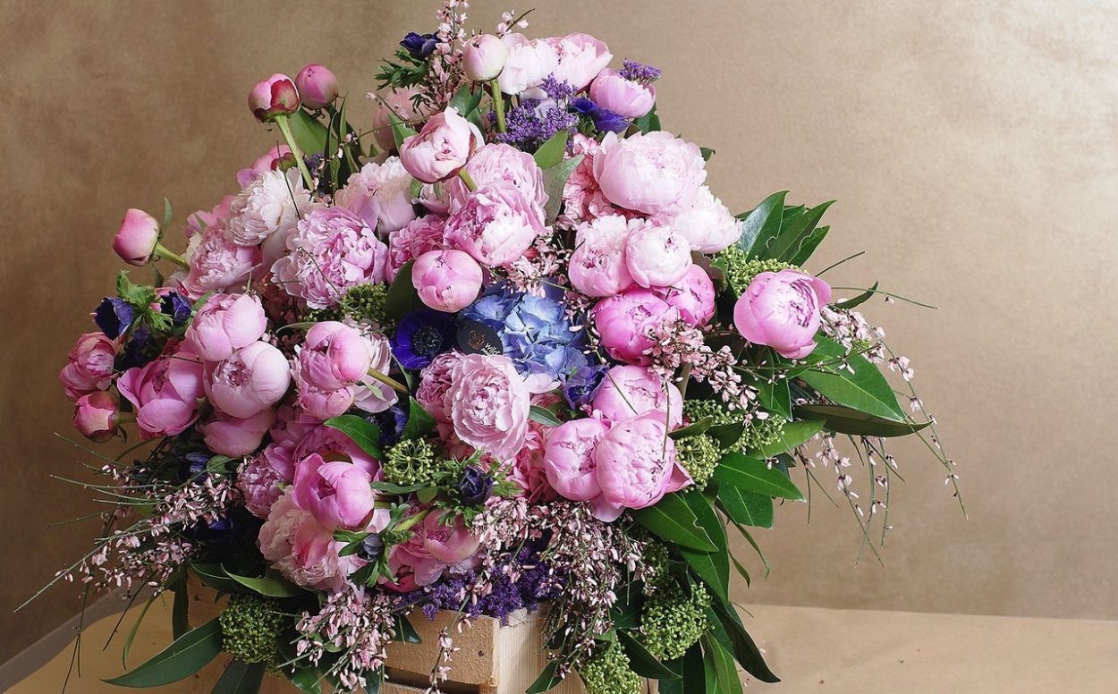 Букетище пионов