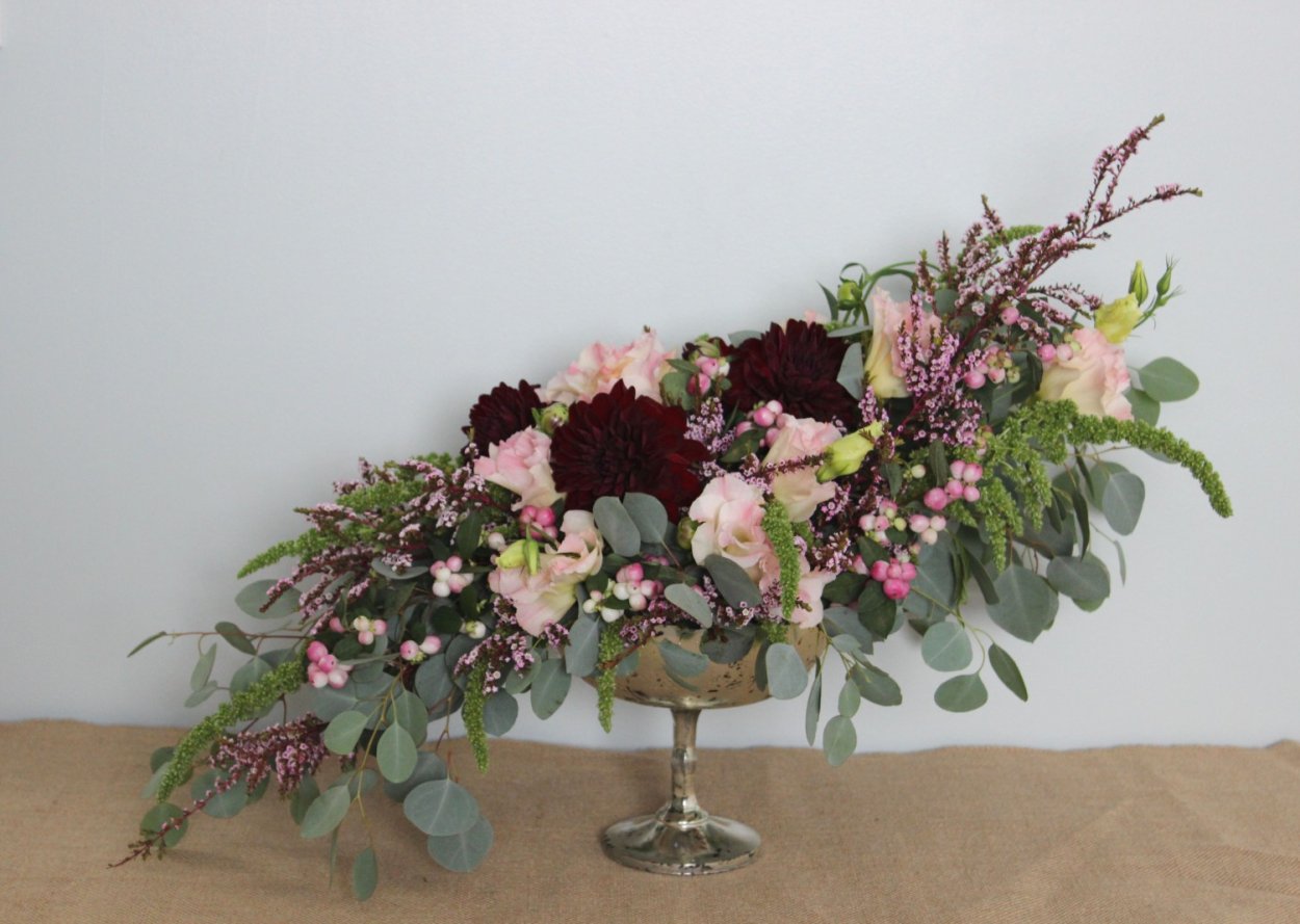 Асимметричная композиция из цветов