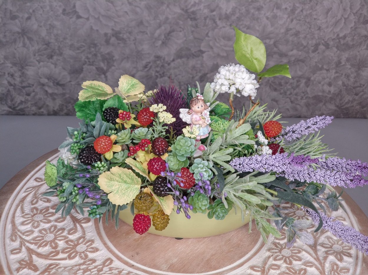 Составление цветочных композиций из искусственных цветов