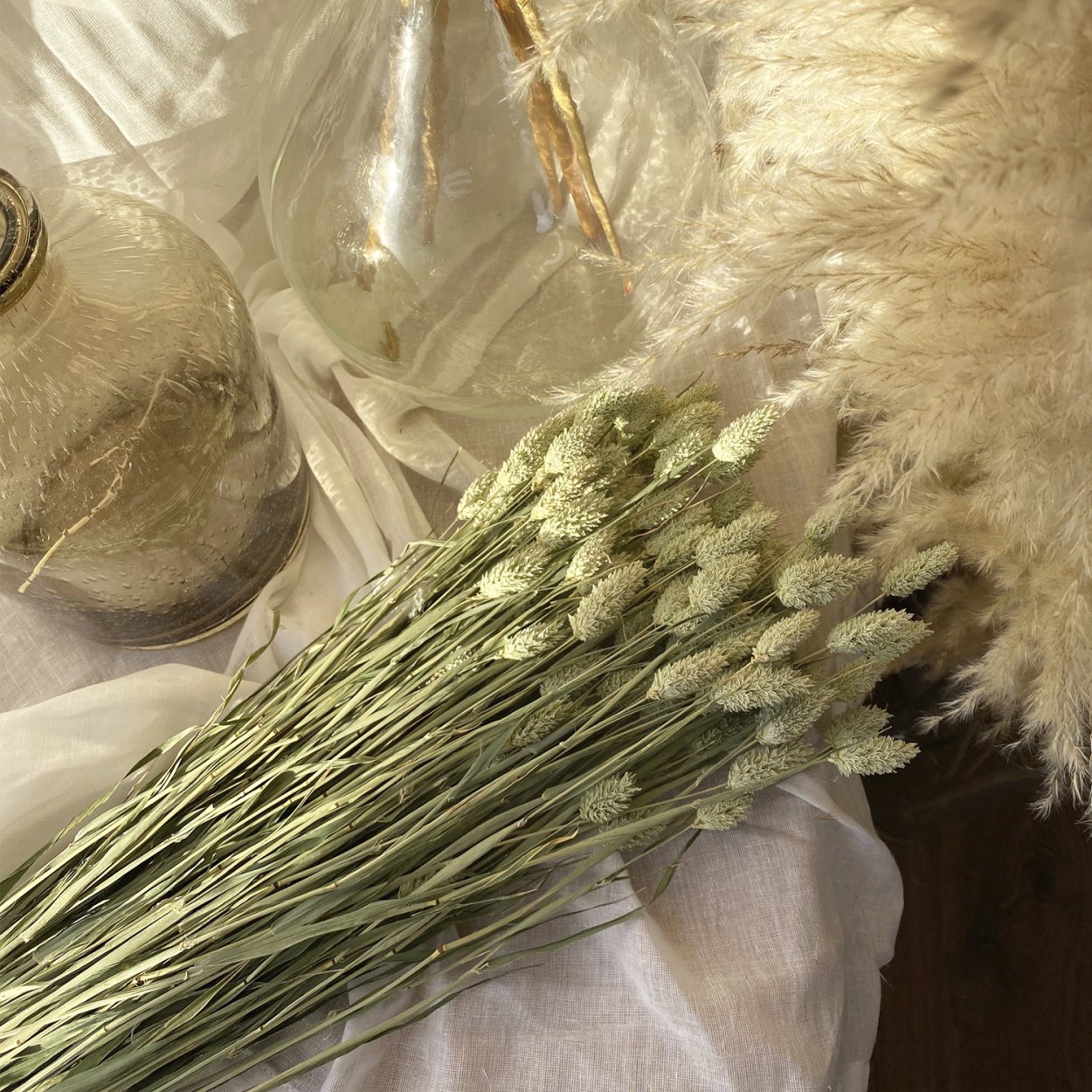 Ваза с пшеницей в интерьере