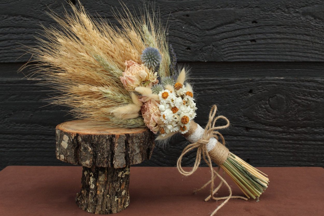 Букет с пампасной травой