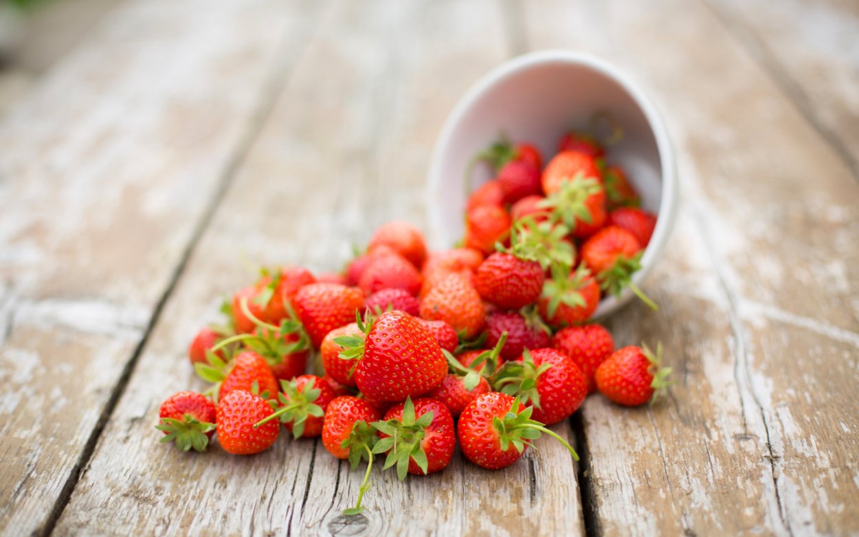 Заставка на рабочий стол клубника