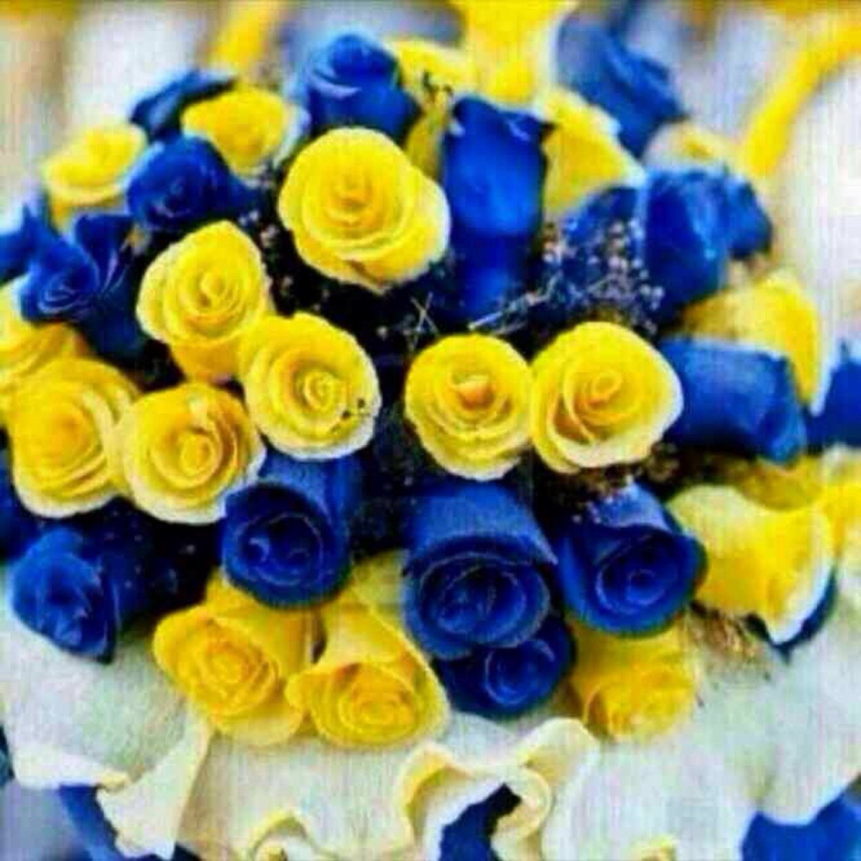 Желто голубой букет