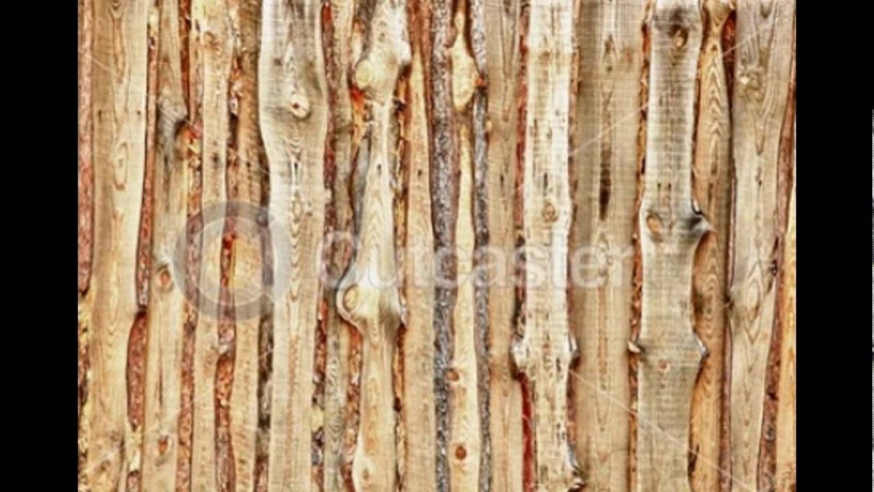 Стена из необработанной доски