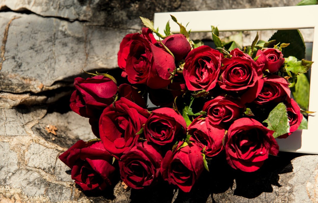 Романтические букеты красных роз
