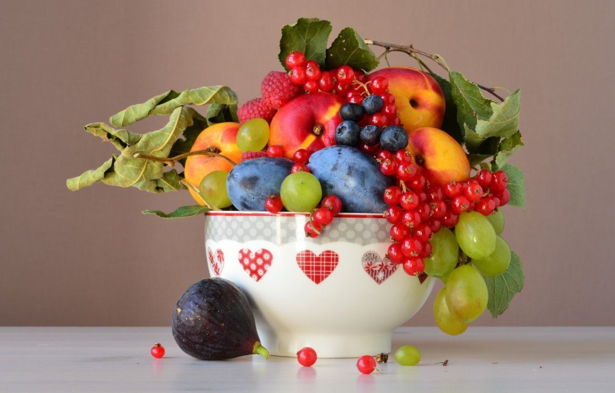 Ваза с фруктами