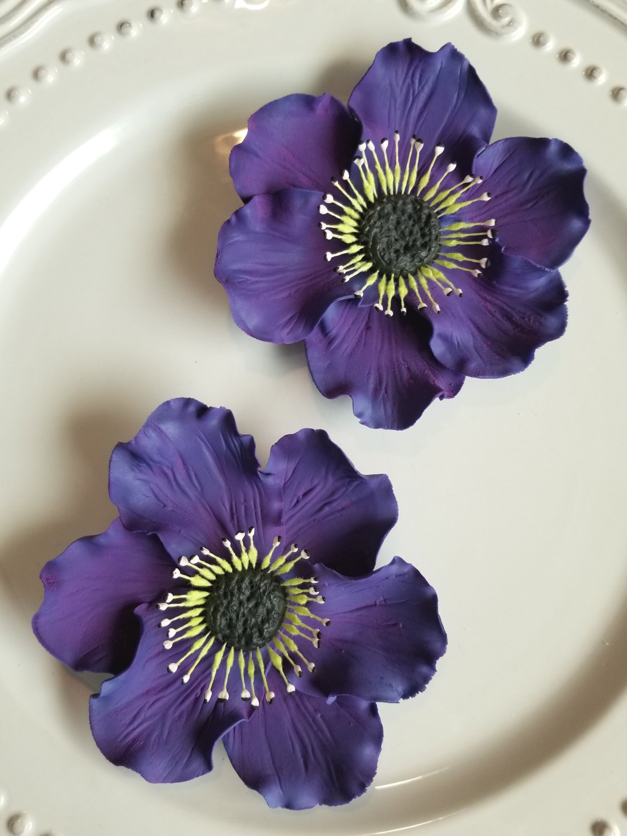 Украшение торта анютиными глазками