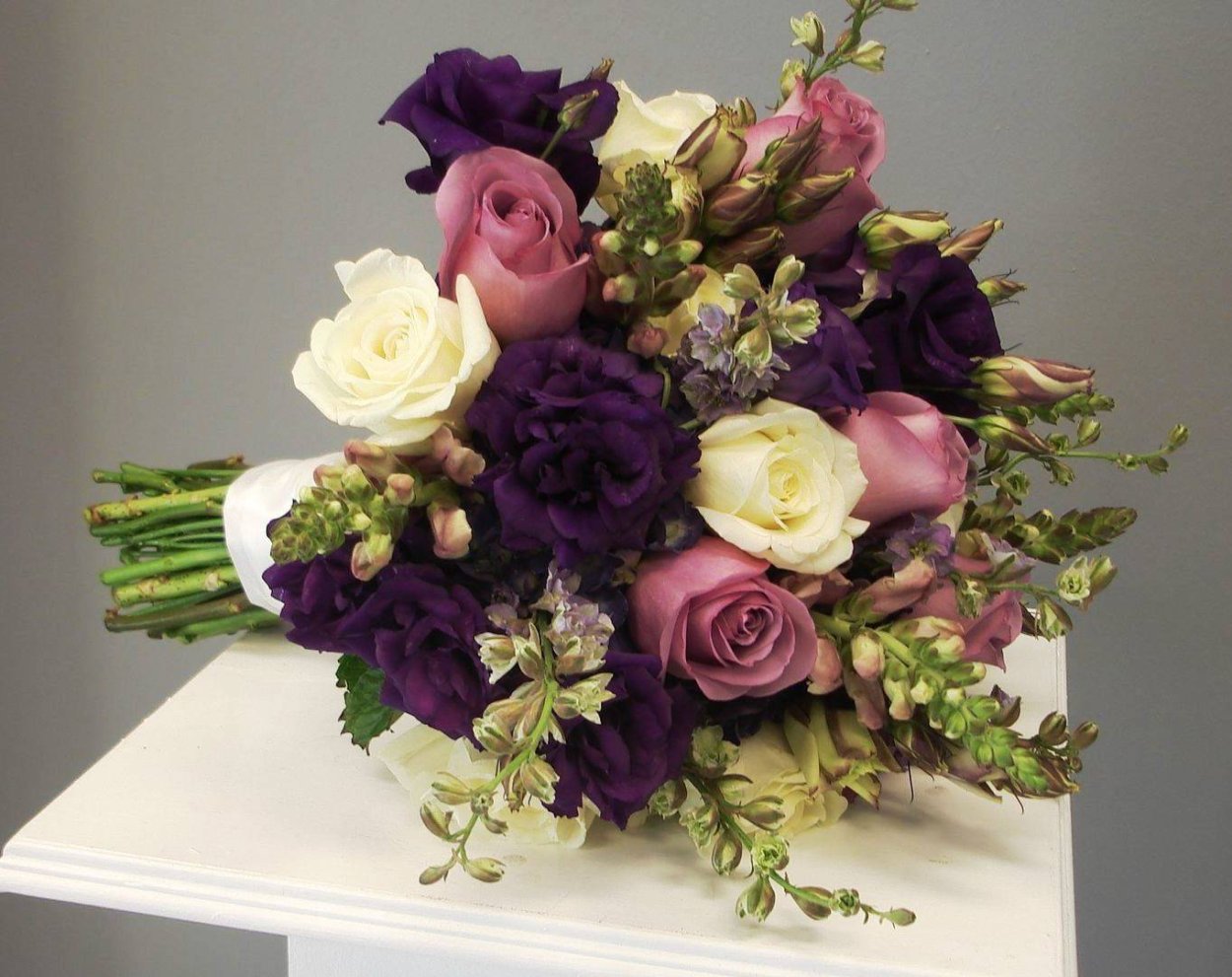 Букет ирисы пионы эустома