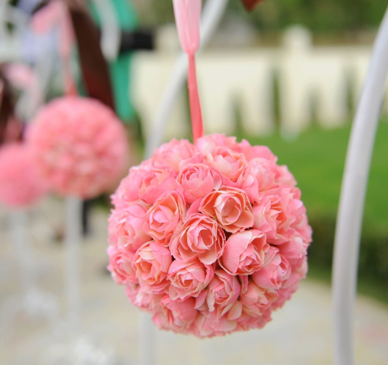 Декоративный шар из цветов