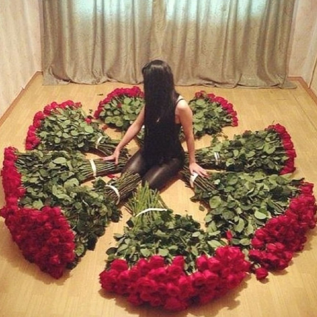 Джек Рассел улыбается