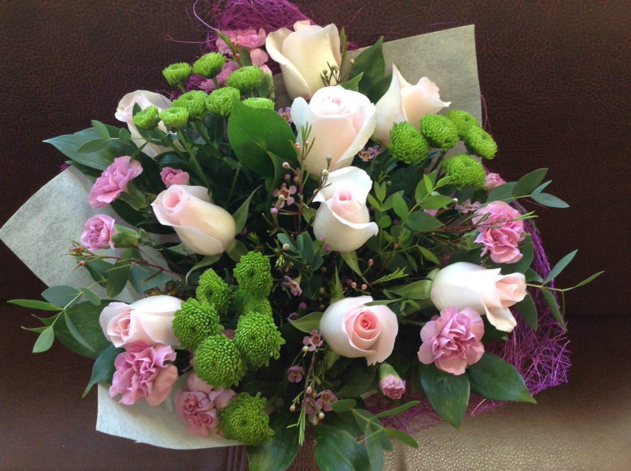 Барбара с букетом